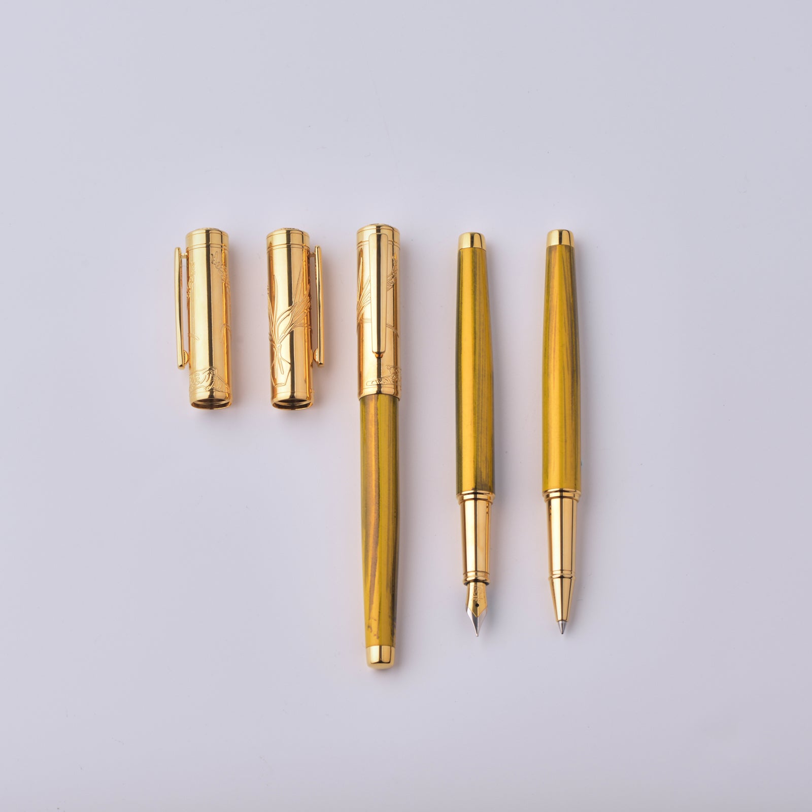 A Sanyu in Hand Fountain Pen Gift Set Gold